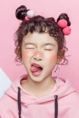 俏皮女孩