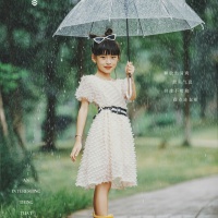 Walking in the rain_儿童街拍